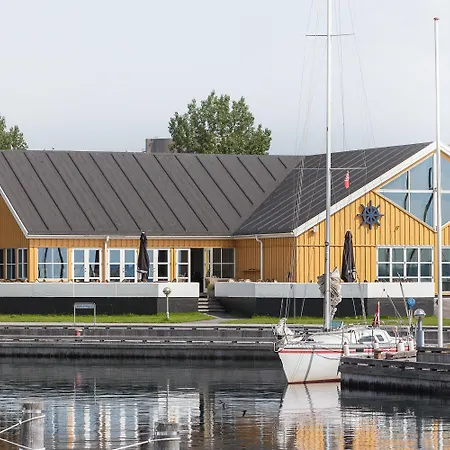 Отель Kalovig 2*